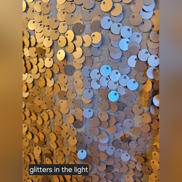 Sequins! ✨️XL vintage 00s Gold tank with shimmer and shake ✨️ - Picture 3 of 7